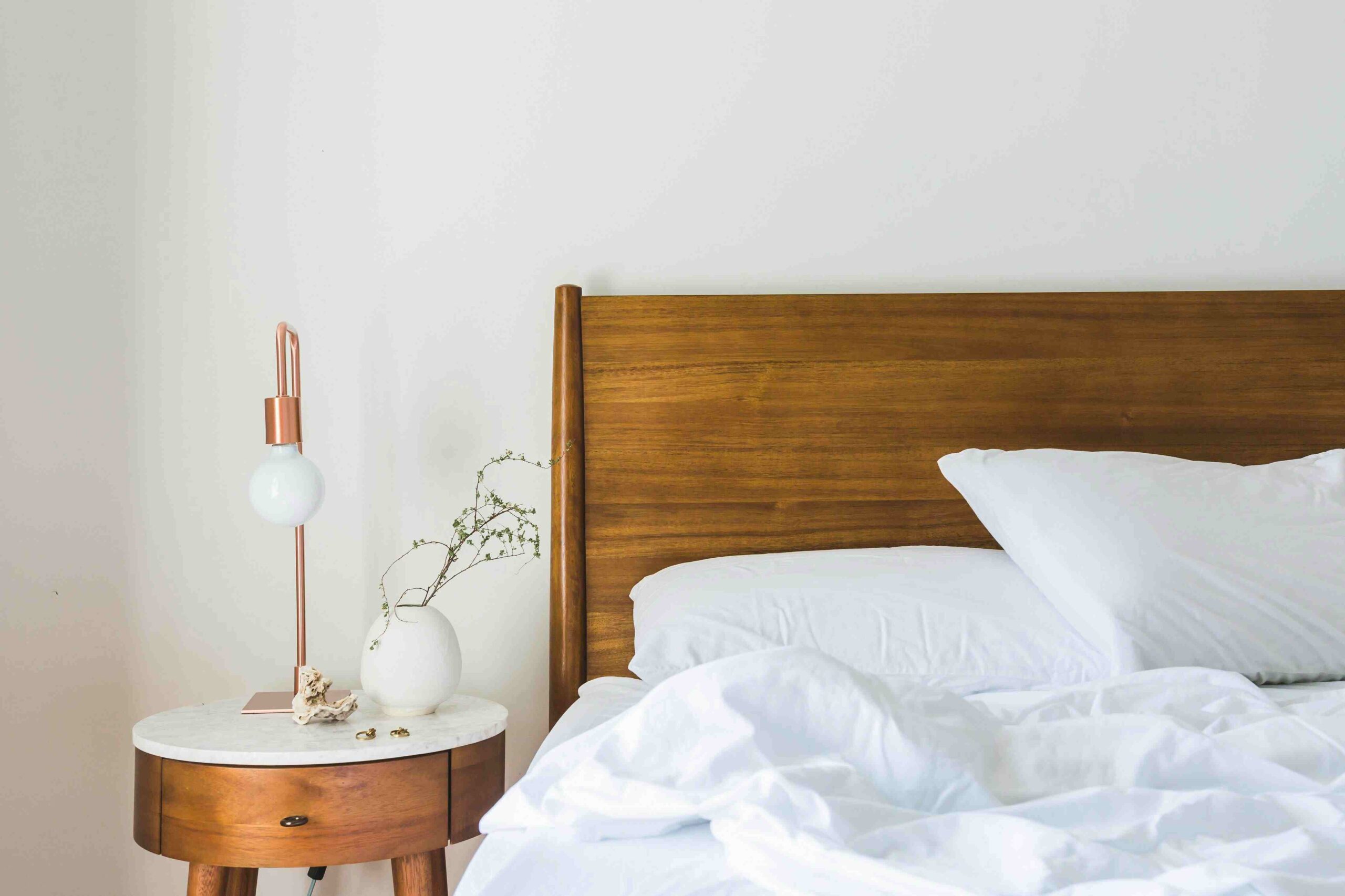Quick Bedroom Cleaning Hacks for Busy People