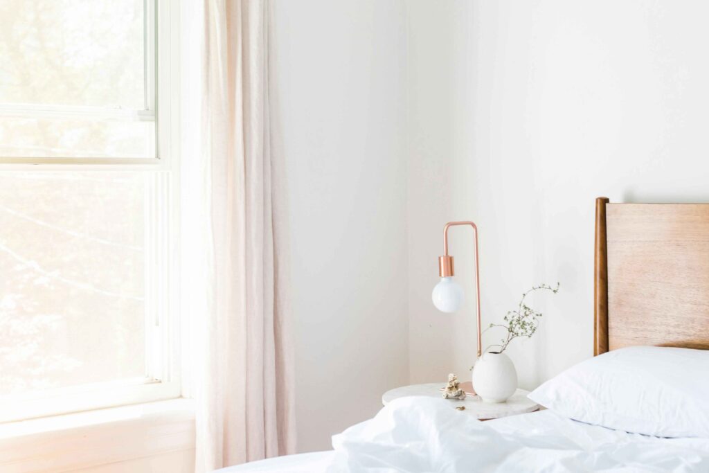 Quick Bedroom Cleaning Hacks for Busy People